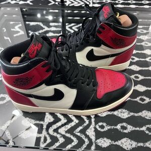 Nike Air Jordan 1 Retro - Bred Toe - 11 US